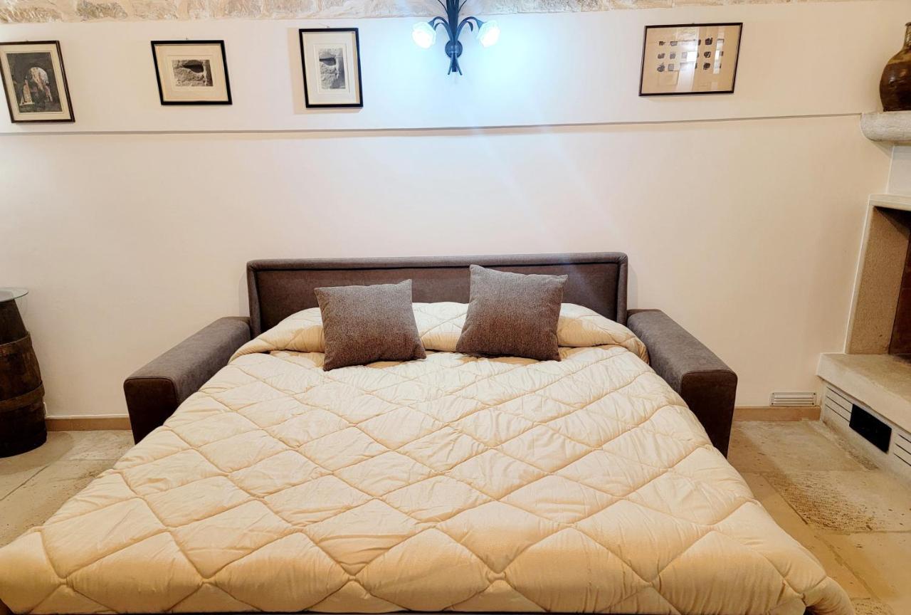Giovinazzo Historic Apulia Old Town Stone House With Private Patio Appartement Buitenkant foto