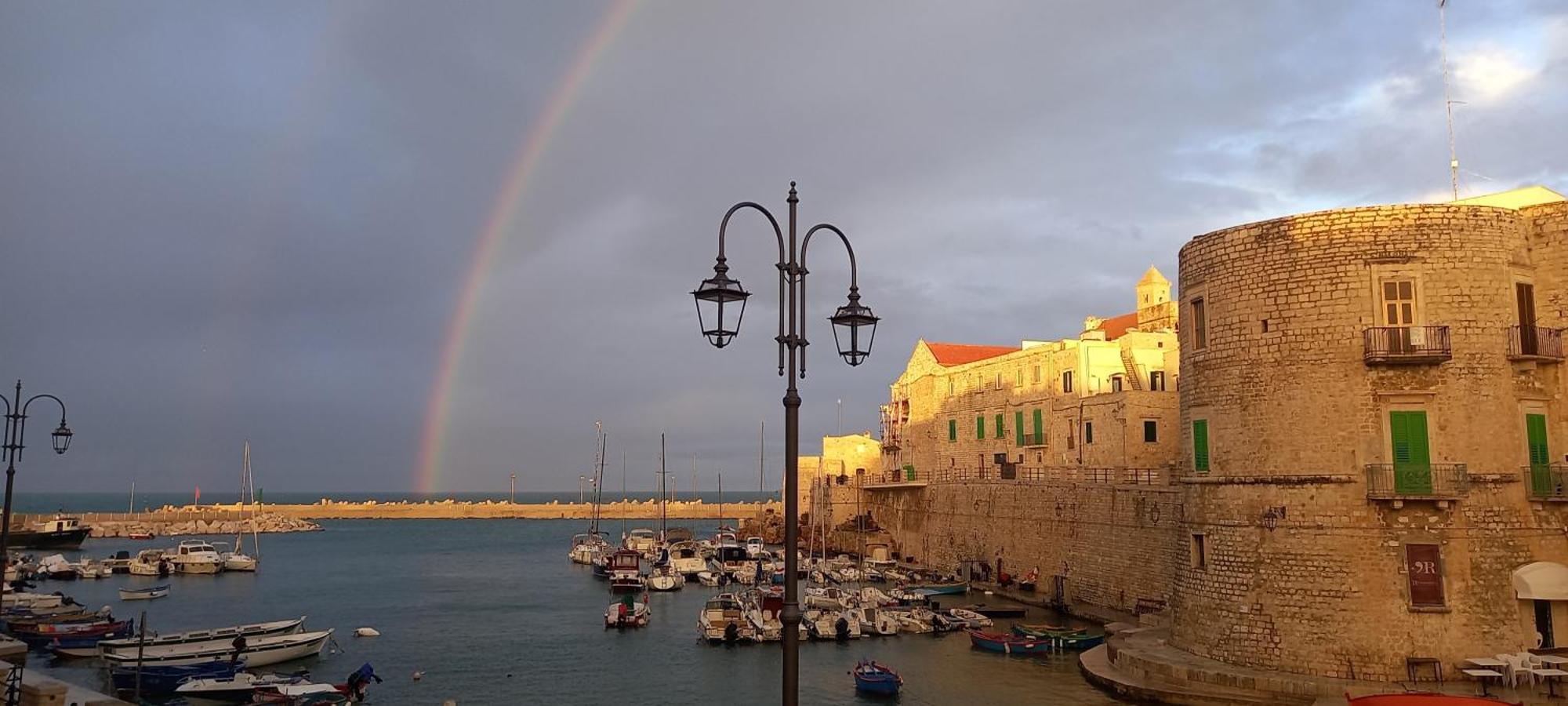Giovinazzo Historic Apulia Old Town Stone House With Private Patio Appartement Buitenkant foto